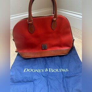 Dooney & Bourke purse like new